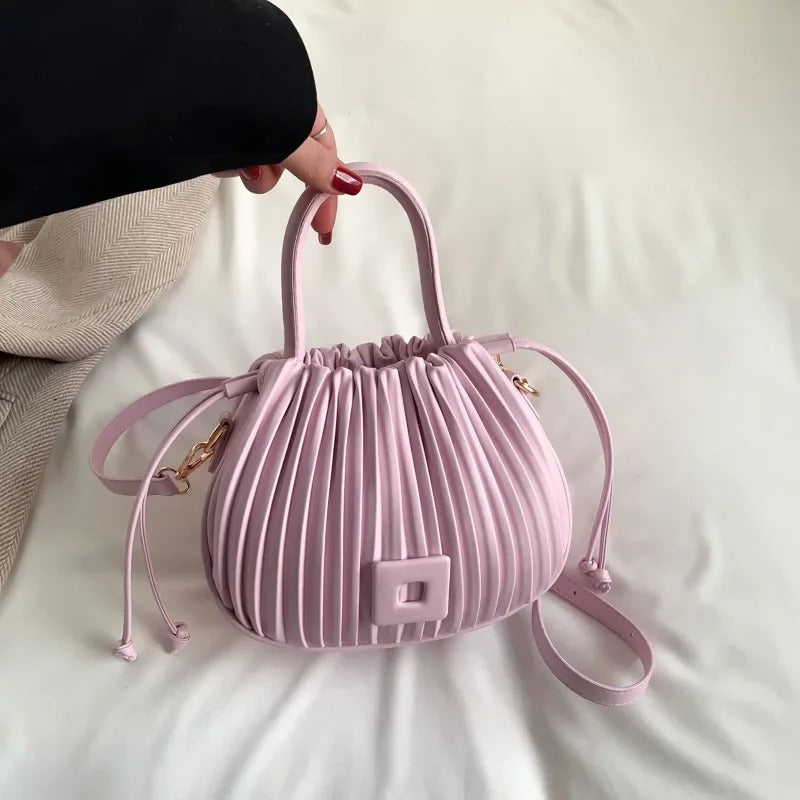 Kåra | Elegant plissert håndveske i pudderrosa
